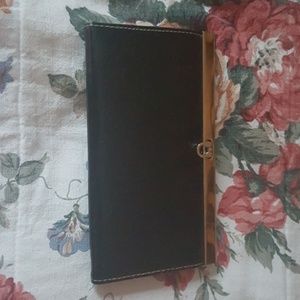 A black to go wallet